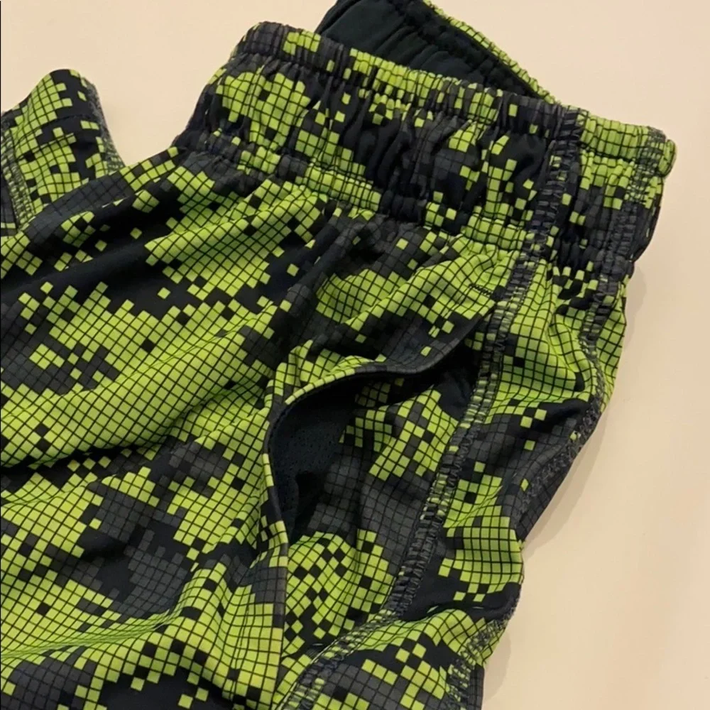 Nike Dri-Fit Shorts Green and Black Size Boys M